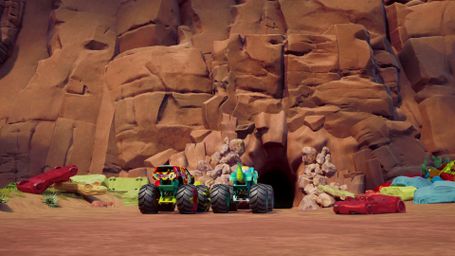Monster Trucks Amarrados por uma Corda?!