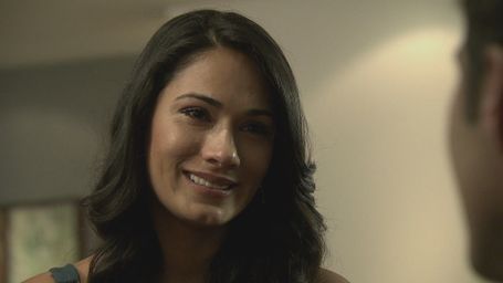 Sara no puede resistir sus sentimientos