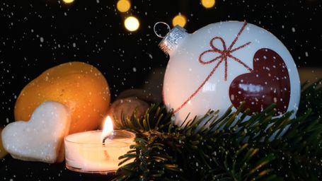 Warm Christmas Scene in Falling Snow - Christmas Decoration, Cozy, Candlelight, Snowfall, Warm Winter Scene, Heart Ornament, Holiday Moo