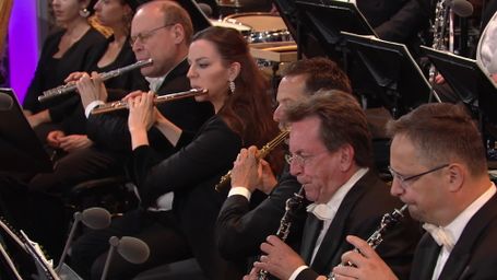 Station based on Antonín Dvořák, Gustavo Dudamel, Wiener Philharmoniker - Symphony No. 9 in E Minor, Op. 95 "From the New World": IV. Allegro con fuoco