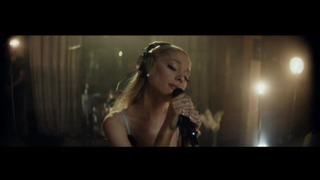 Station based on Ariana Grande - Honeymoon Avenue (Live from London)
