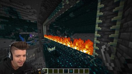 S15 E08 - Minecraft's Most Scary Seeds - PrestonPlayz