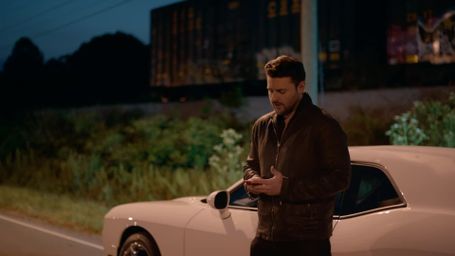 Station based on Chris Young - I'm Comin' Over