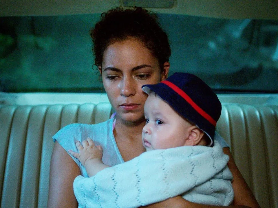 How to watch and stream Sol En El Agua - 2021 on Roku