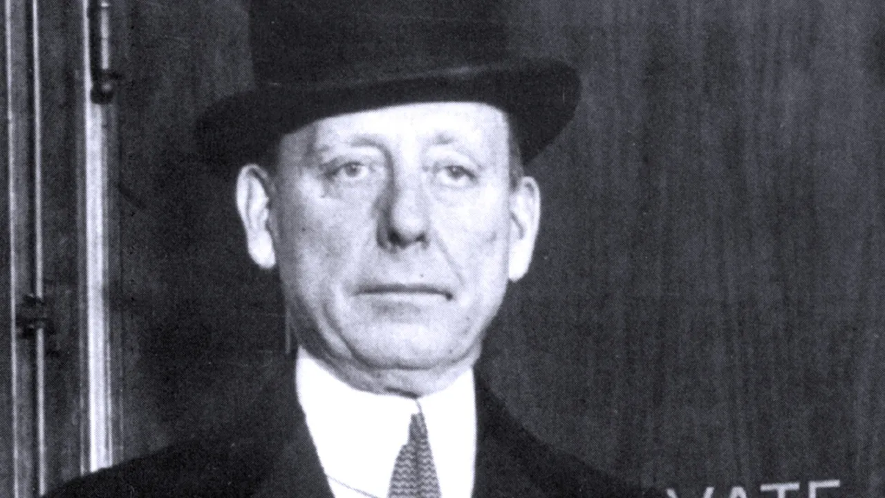 Five Finger Discount: A Crooked Family History
