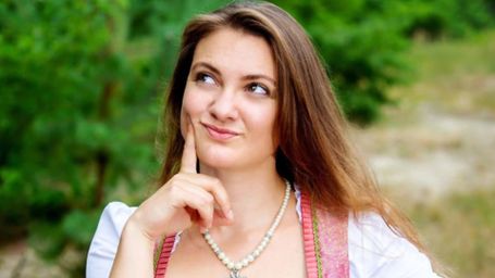 How Strongly Does Our Mother Tongue Shape Us?