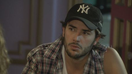 Berenice intercede por Alex para recuperar el trabajo