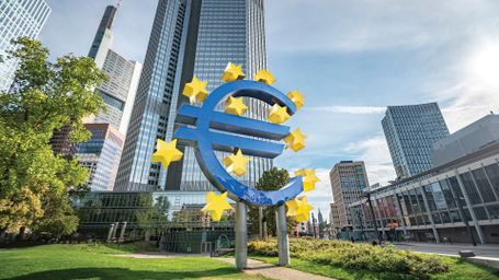 The Controversial Politics of Central Banks