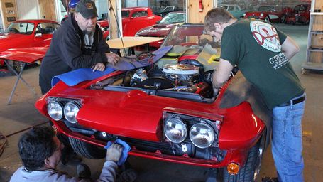 S01 E01 - 1963 Corvette, 1931 Ford Model A Hot Rod - FantomWorks