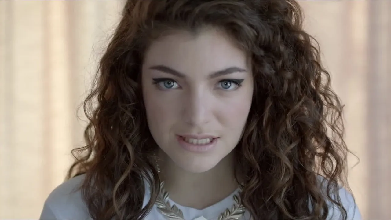 Station based on Lorde - Royals