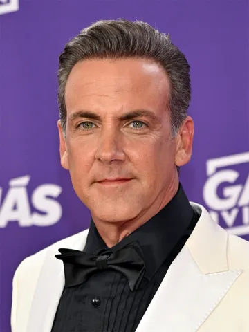 Sentimientos ajenos Cast: Photo of Carlos Ponce