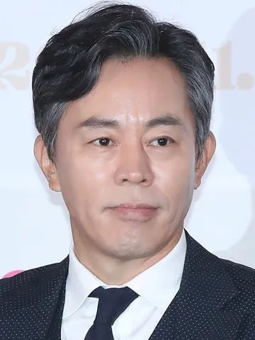 Money Game Cast: Photo of Choi Duk-moon