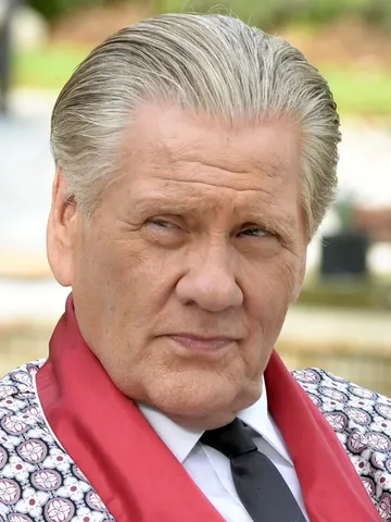 Final Approach Cast: Photo of William Forsythe