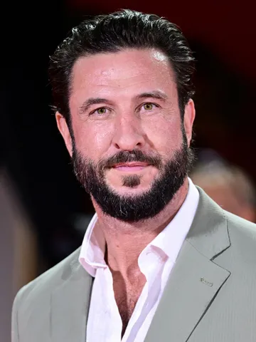 Halo Cast: Photo of Pablo Schreiber