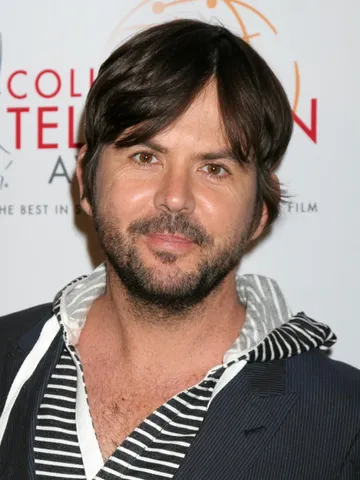 Wilfred Cast: Photo of Jason Gann