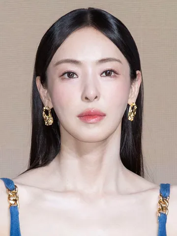 The Beauty Inside Cast: Photo of Lee Da-hee