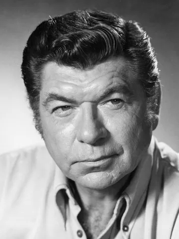 Movin' On Cast: Photo of Claude Akins