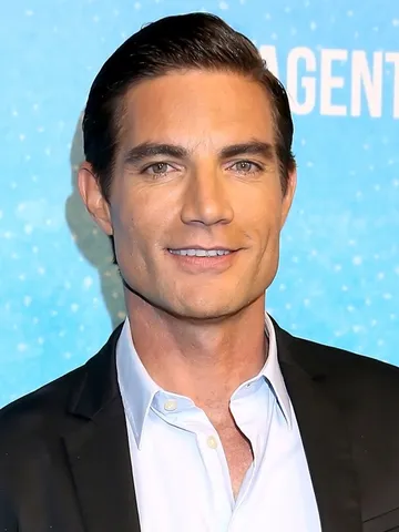 Quererlo todo Cast: Photo of Víctor González