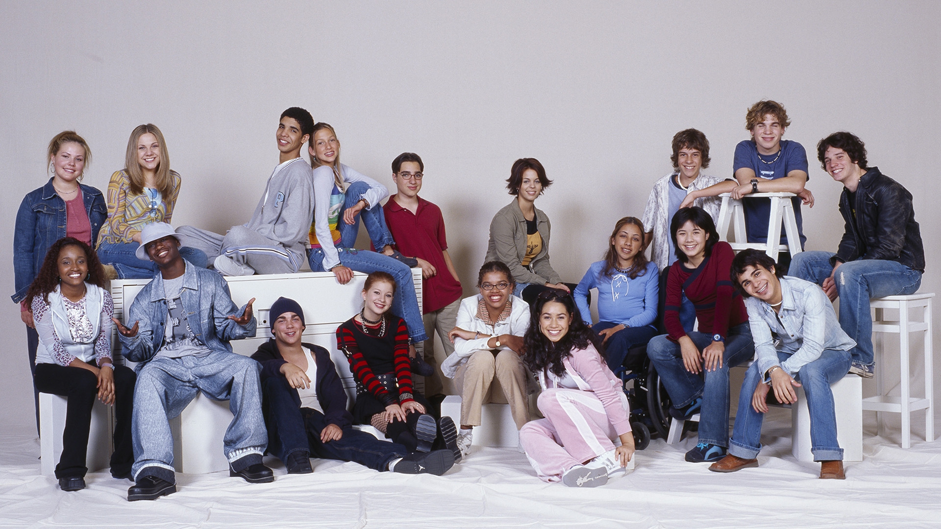 Одеяло ДЕГРАССИЯ новый класс. Cast picture. Panty Slips from Degrassi the next Generation.