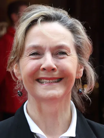 Peak Practice Cast: Photo of Amanda Burton