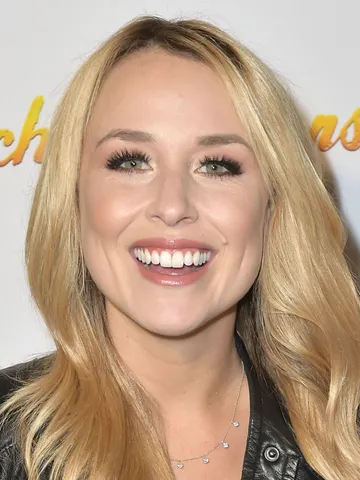 Hotel Du Loone Cast: Photo of Alex Rose Wiesel