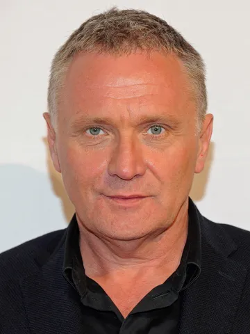 Suburbia - Women on the Edge Cast: Photo of Bernhard Schir