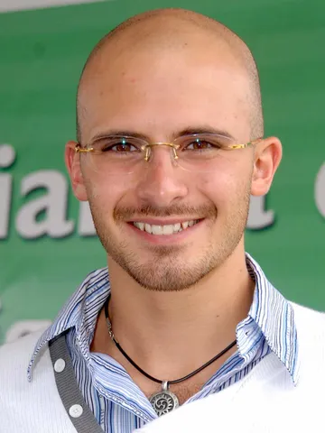 Bajo el Mismo Techo Cast: Photo of Imanol