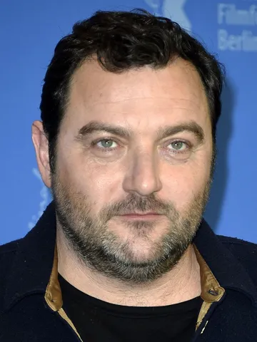 Monsieur Spade Cast: Photo of Denis Ménochet