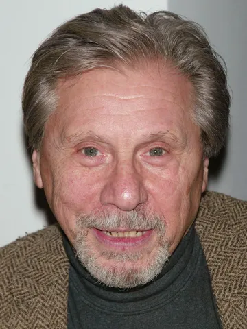 Happily Divorced Cast: Photo of Robert Walden