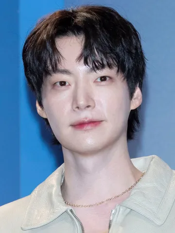 The Beauty Inside Cast: Photo of Ahn Jae-hyun
