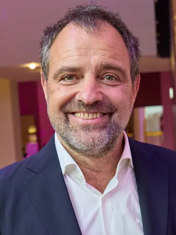 Suburbia - Women on the Edge Cast: Photo of Jürgen Maurer