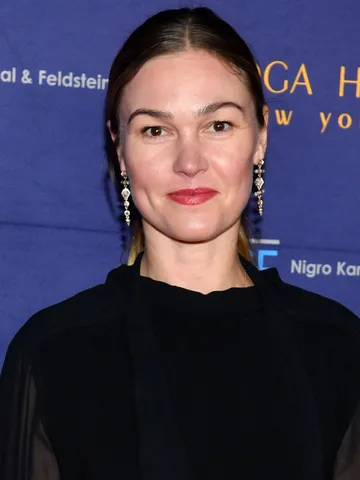 Riviera Cast: Photo of Julia Stiles