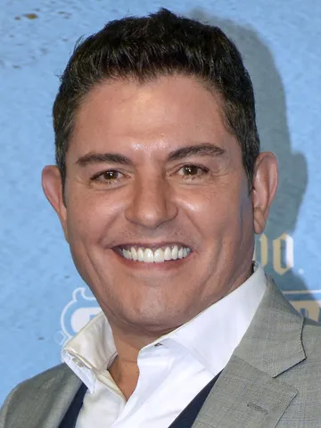 Amigos Por Siempre Cast: Photo of Ernesto Laguardia